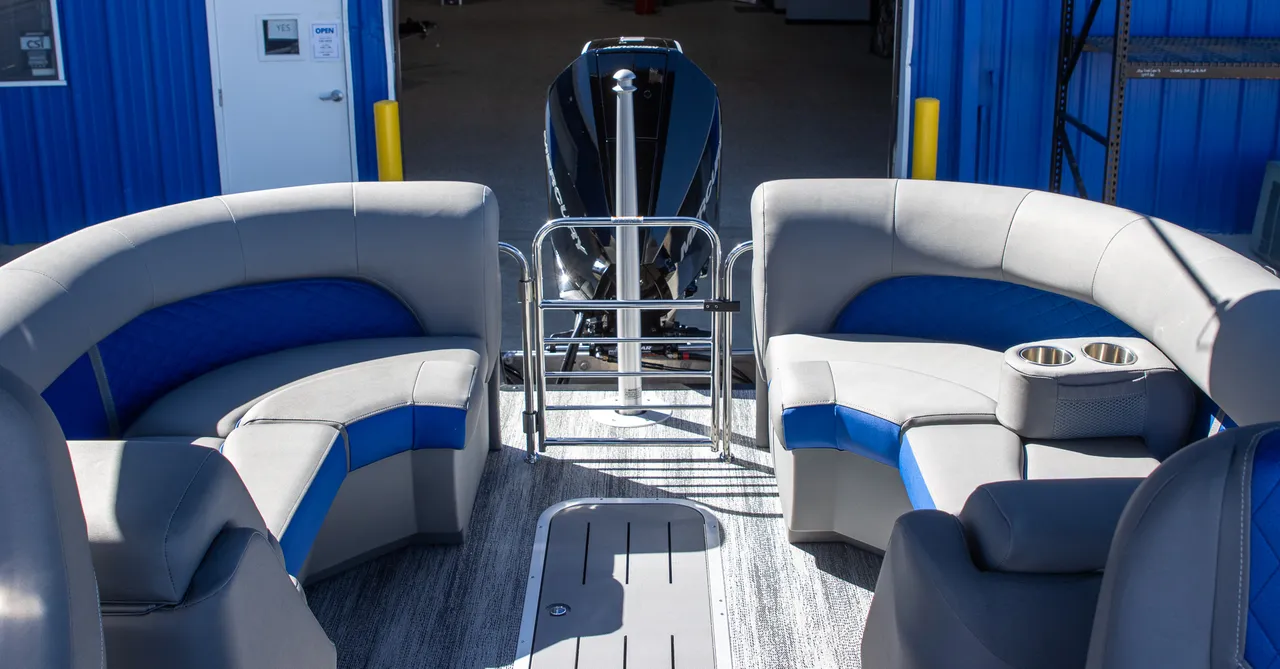 2026 Bennington 23 LT Bowrider Fastback (photo 10)