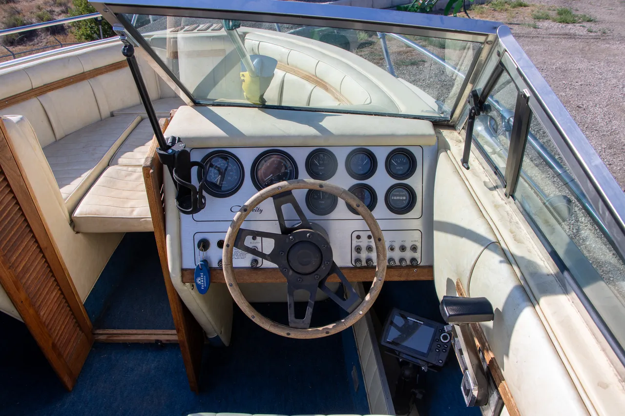 1984 Celebrity 210V (photo 4)