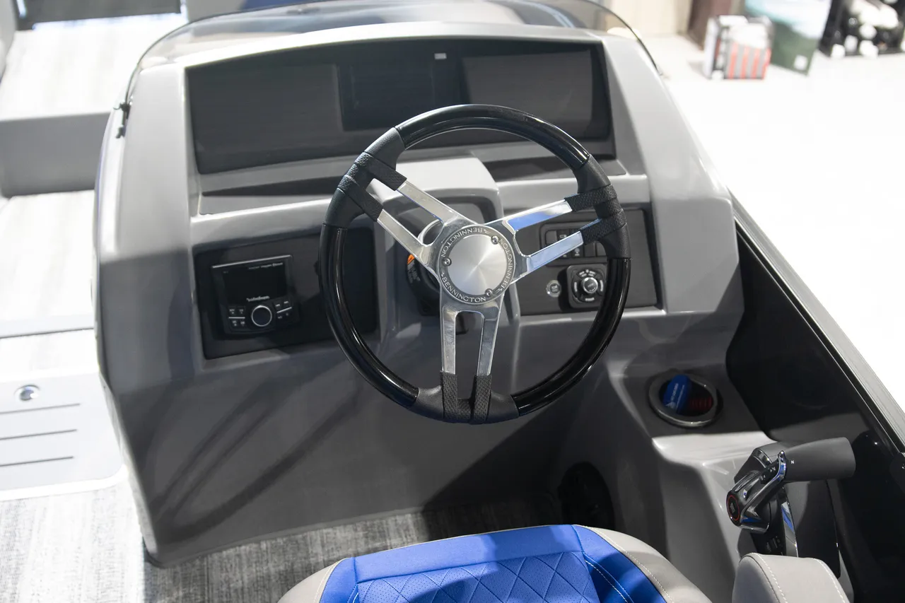 2026 Bennington 23 LT Bowrider Fastback (photo 7)