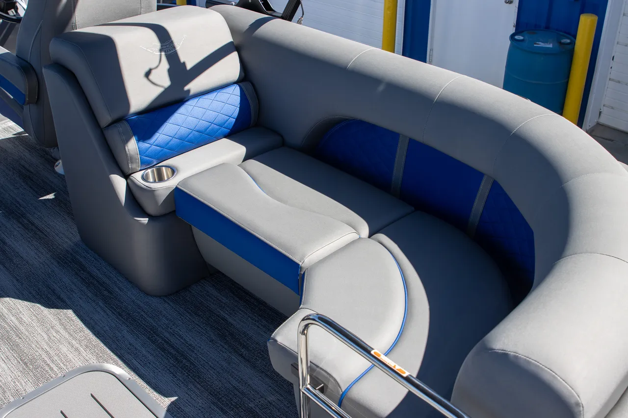 2026 Bennington 23 LT Bowrider Fastback (photo 8)